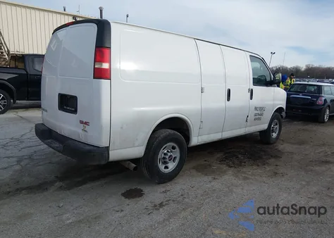 2015 GMC Savana 3500 Work Van z USA, uszkodzony, nr VIN 1GTZ7TCGXF1136085